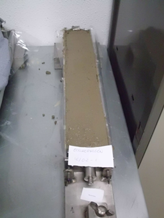 Muestra de hormigón colocada en el dispositivo